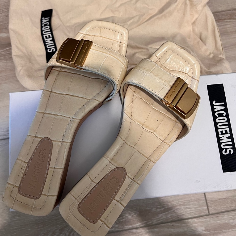 Jaquemus Exclusive Beige Croc 'Les Tatanes' Sandals